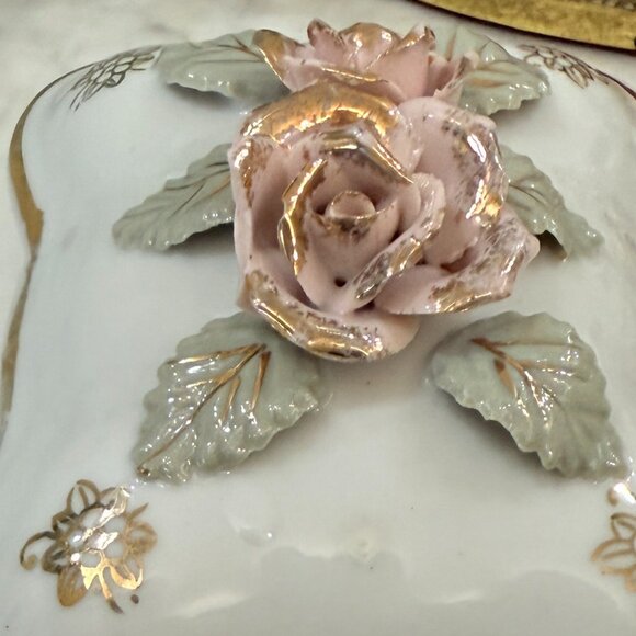 Vintage Lipper Mann (L&M) Bond Ware Trinket Box, Porcelain with Roses &Gold - Picture 17 of 17